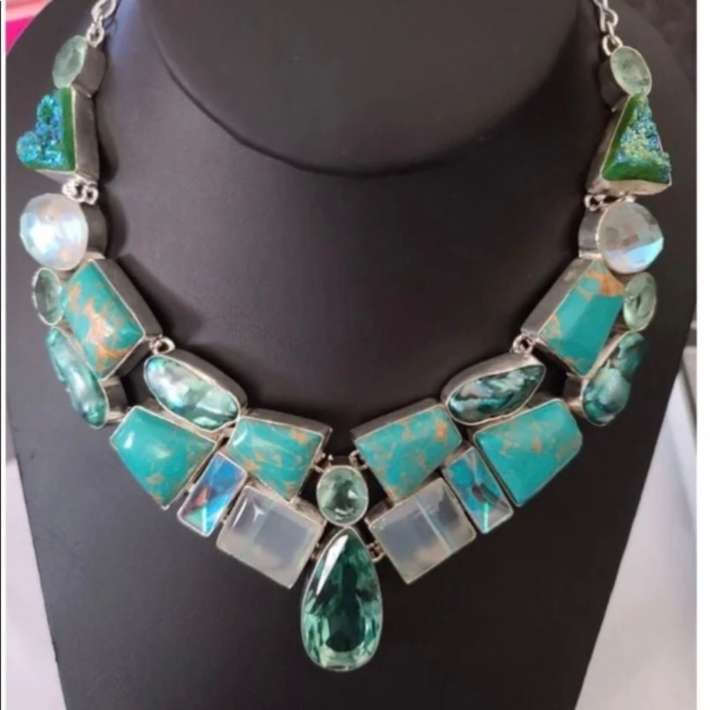 Artisan 925. Silver Teal Stones Necklace.